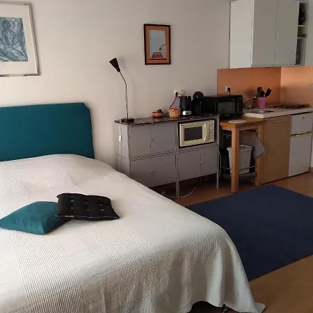Au Sud De Lyon à *